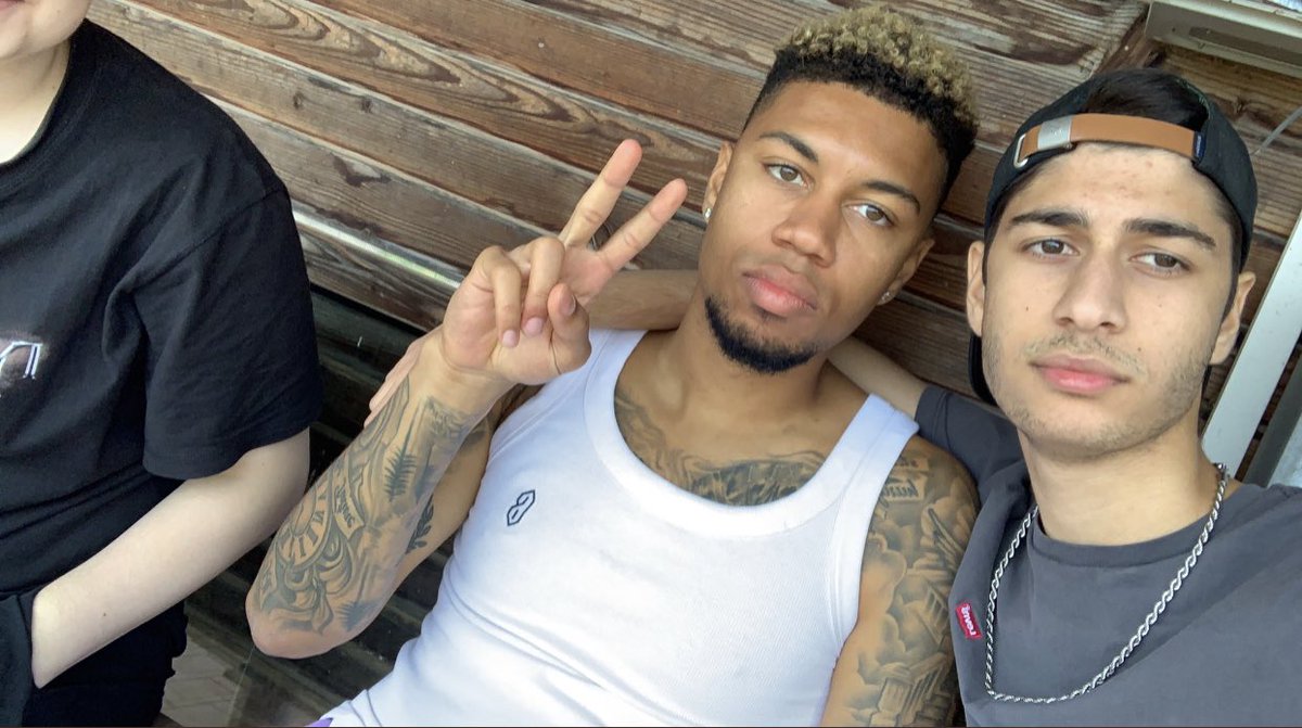 1.5K likes und der Mann kauft mir neue geile Schuhe. BITTEE RT ❤️