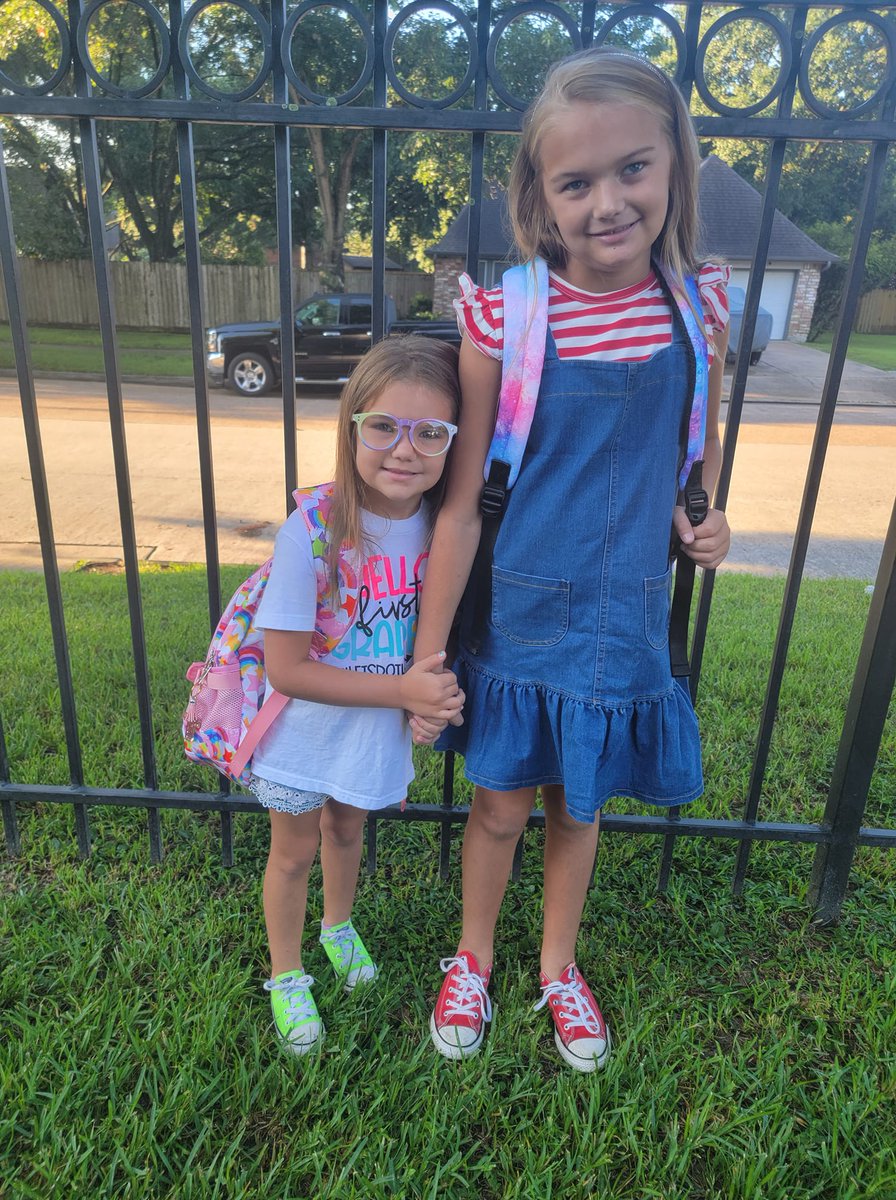 TomballISD's tweet photo. #TomballFirstDay photos are pouring in!
We love having our students back! 📚 https://t.co/7VuDTcehGV