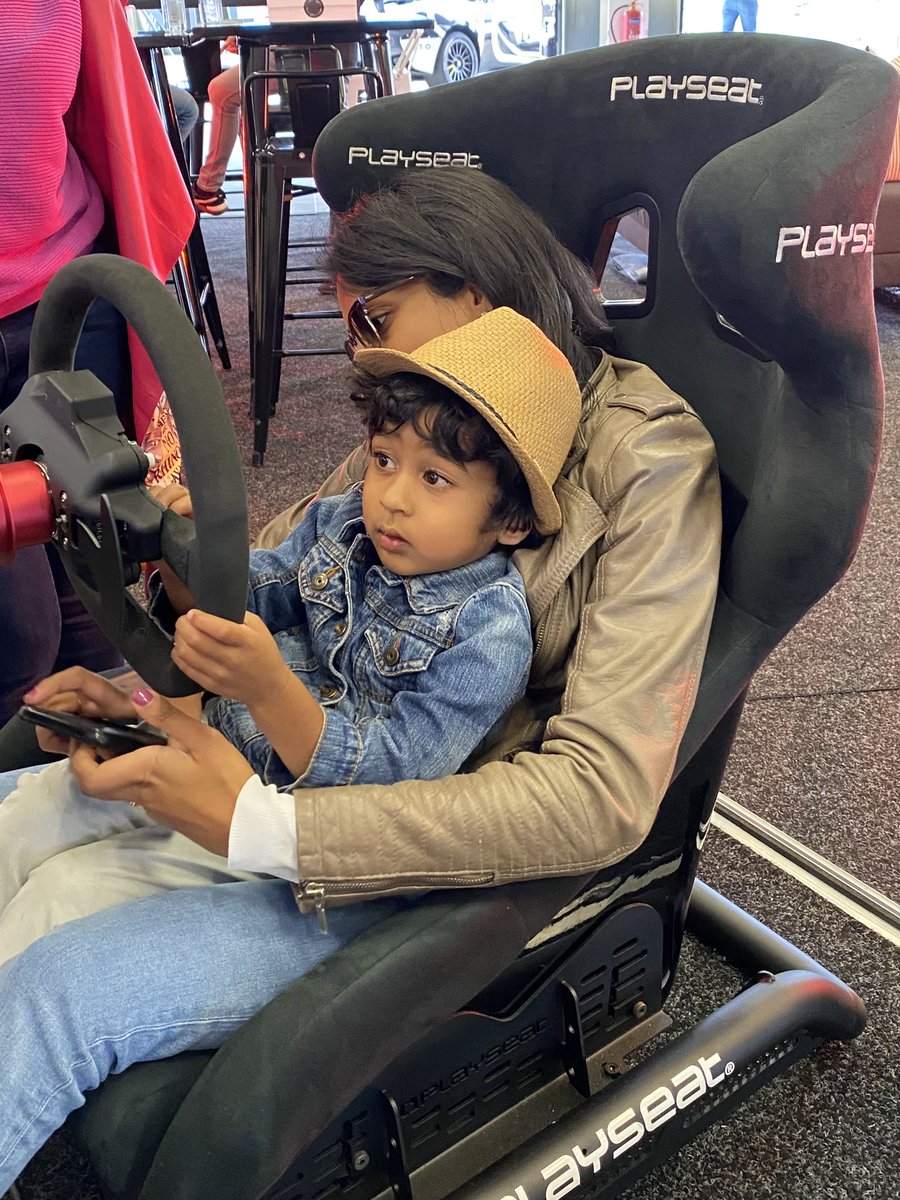 karunchandhok's tweet photo. Excellent family day out at @SilverstoneUK with @dto_motorsport yesterday! #TrackExperiences https://t.co/NUj1hKjbyE