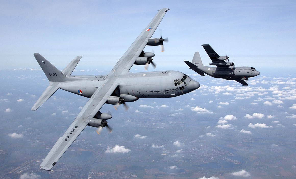 Onze <a href="/Kon_Luchtmacht/">Koninklijke Luchtmacht</a> <a href="/VlbEindhoven/">Vliegbasis Eindhoven</a> C-130’s en KDC10 en bemanningen zijn onderweg om vanuit een naburig land een luchtbrug op te zetten naar #Kabul. Hopelijk snel de eerste mensen veilig a/boord en onderweg. Gedachten bij de crews die deze klus klaren- bij hen in de beste handen.
