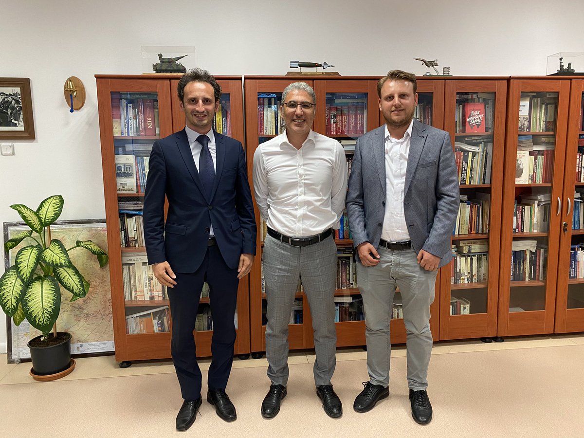 sevbaabdula's tweet photo. Milli Savunma Üniversitesi Kara Harp Okulu Dekanı değerli hocamız Prof.Dr. Gültekin Yıldız’ı @muverrih1826 makamında ziyaret ettik, muhabbet ettik..Şimdi de Üsküb’e bekliyoruz.. https://t.co/qG9qOpPipr