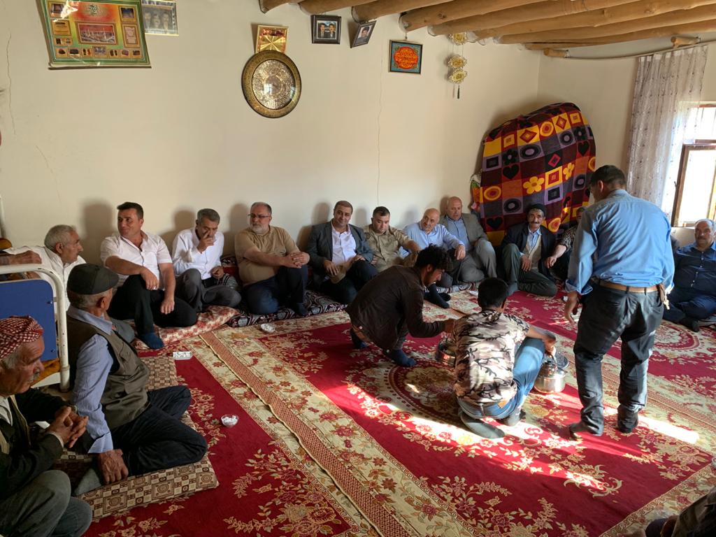 OsmanGulacarTR's tweet photo. 📍 Bahçesaray - Dikmetaş(Demkar)

Şehirlerimizin en uzak yerlerindeki vatandaşlarımızın taleplerini almak için her gün yollardayız.

İlçe Başkanımız ve teskilat üyelerimiz ile birlikte;
Dikmetaş mahallemizin güzel yürekli sakinlerinin hanelerine misafir olarak hasbihal ettik. https://t.co/Pz8L0dRuZH