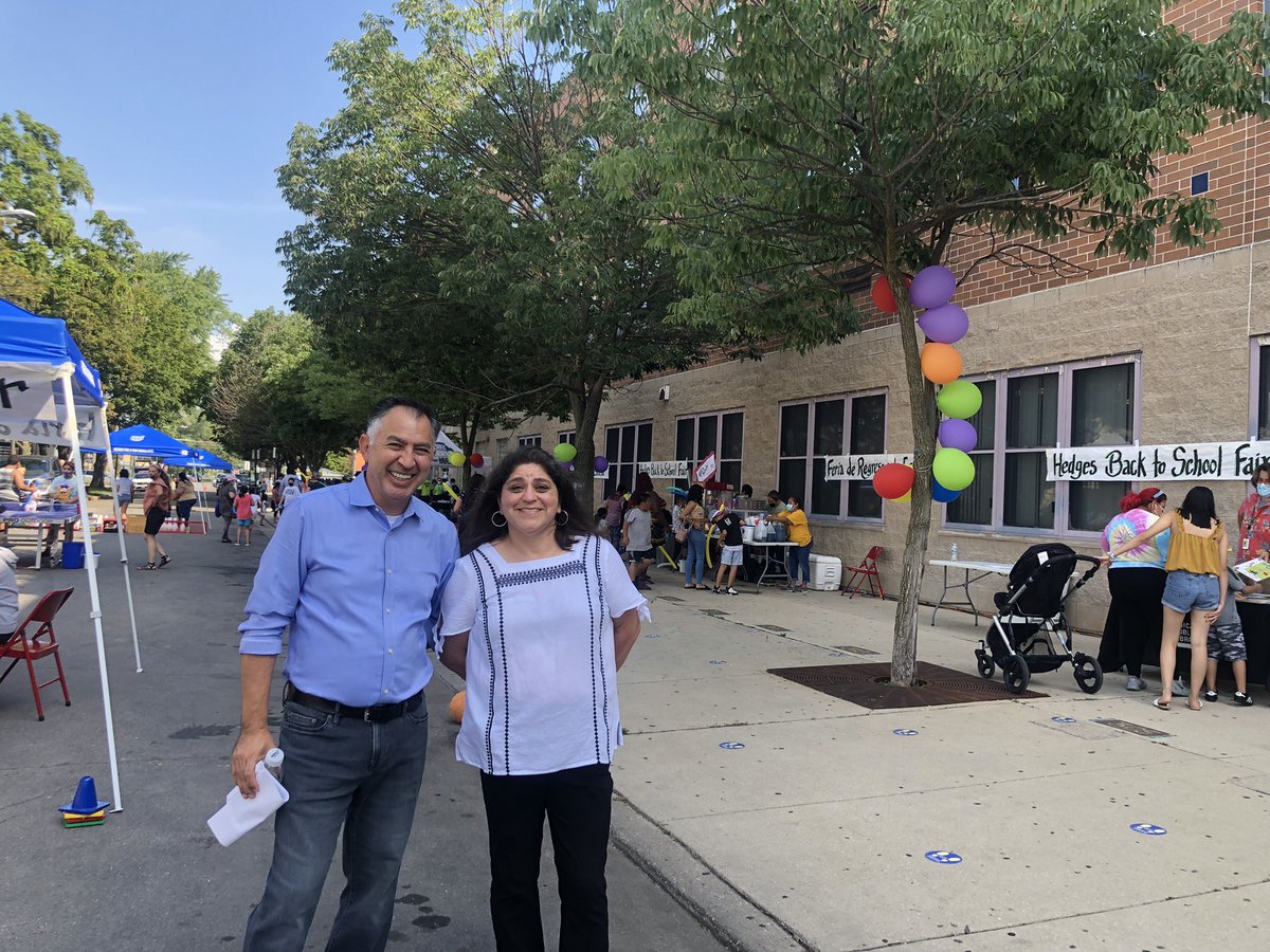 Network8CPS's tweet photo. This week is full of re engagement events! Thank you @HedgesSchool for hosting a wonderful Back to School Fair for our children and their families!! https://t.co/Q3I75ZkAwk