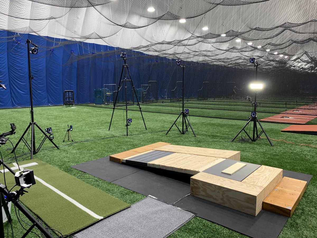 DowlingBrit's tweet image. About to start our shoot with 20 mocap cameras and force plates!!! @BoDomeBville #PitchingMechanics #BoDome  @MOR_Docs @MOR_SPC @RushMedical