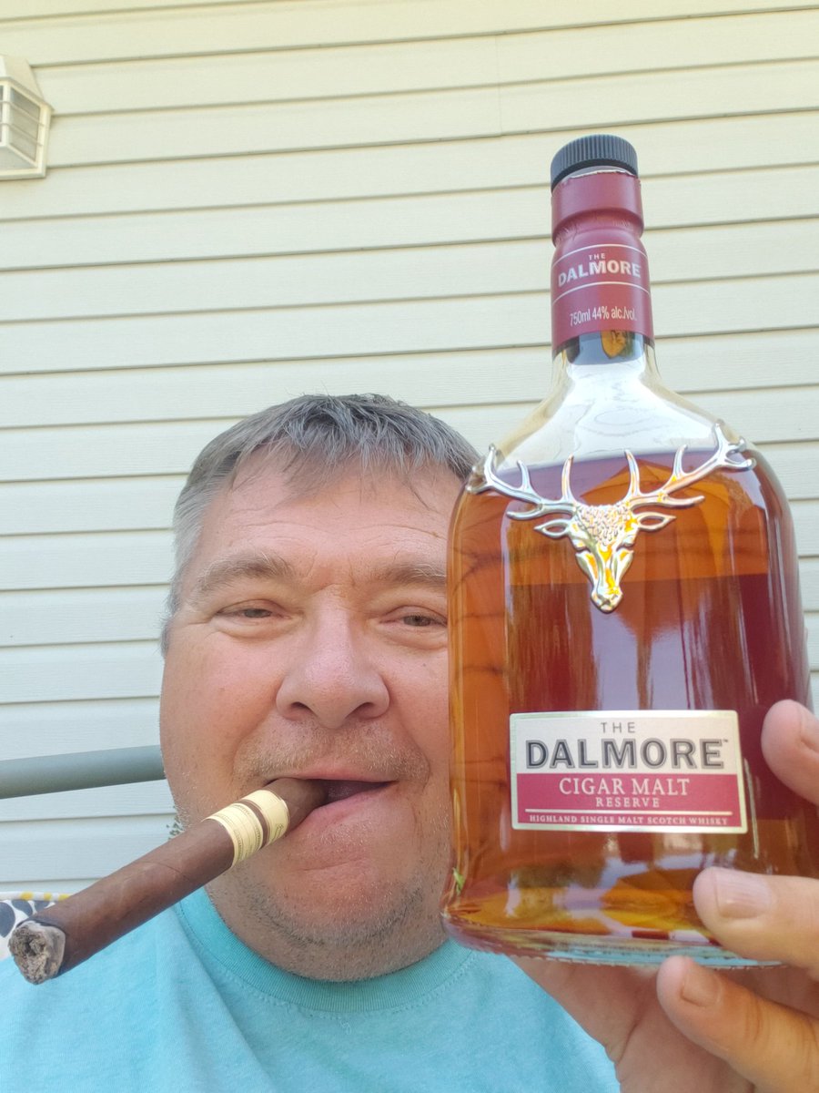 dmcgaw's tweet photo. Yup, goes great with my cigar https://t.co/iJEqvmY7mo