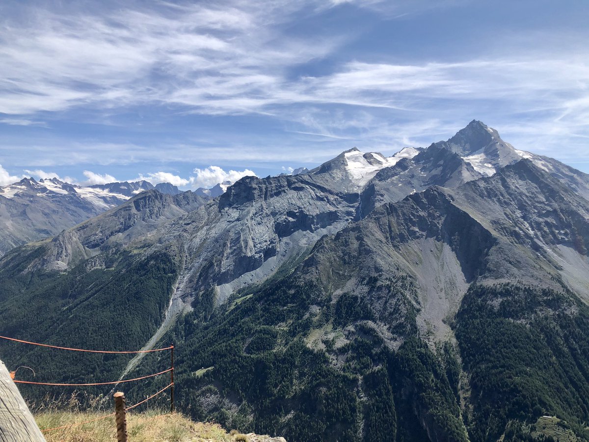 In_Scia's tweet photo. Bike Park day in #Pila! ✊ #cycling #pila #aosta #cycling #mtb #mtblife #mtbpassion #mtbitalia #mountainbike #mtbpics #inscia https://t.co/t35iIReYm3