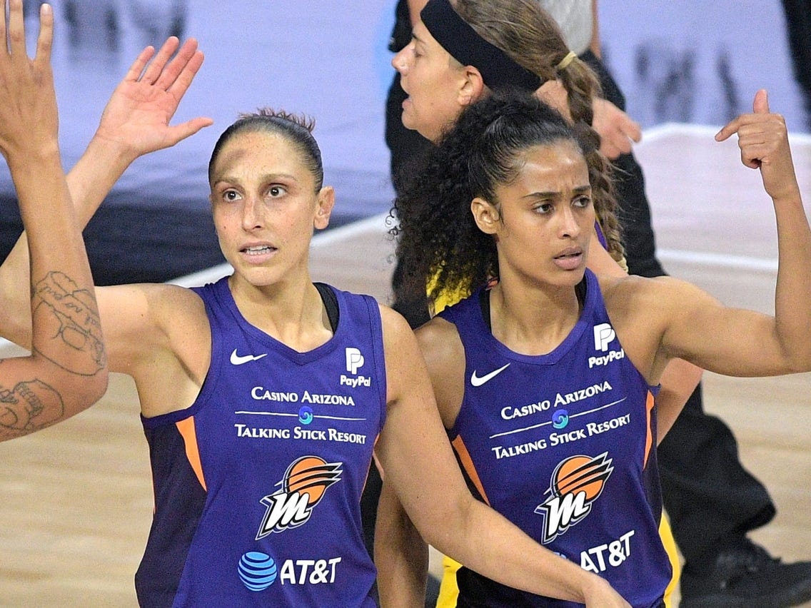 direct_athlete's tweet photo. The Mercury are headed to CX!

Get your send-ins ASAP. Diana Taurasi and Skylar Diggins-Smith are Coming for a Signing ☄️☄️☄️

All on https://t.co/KSgkue44Fs

#PhoenixMercury #WNBA #SendIn #AthleteDirect #CollectiveMarketplace #WeAreTheCollective #XChange https://t.co/kftdlBgBQU