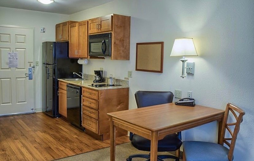 SuitesMobile's tweet photo. All of our rooms come with a kitchen so you can have a sense of normalcy.  We understand life on the road can be hard, but being able to cook your favorite meal can make it a little bit sweeter! https://t.co/v7njVtvtSE