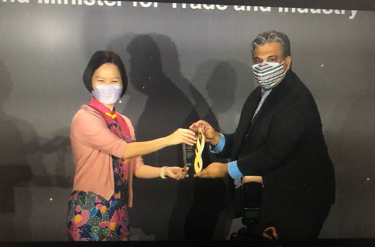 VeoliaWaterTech's tweet photo. Yesterday, the Southeast Asia &amp; Oceania team was awarded by the Tripartite Alliance, Singapore, for their #employment practices! Pictured is our SVP, Irshaad Hakim, receiving the Work-Life Excellence Award from the Minister of State for Manpower, Miss Gan Siow Huang. https://t.co/X0f7hcs9sb