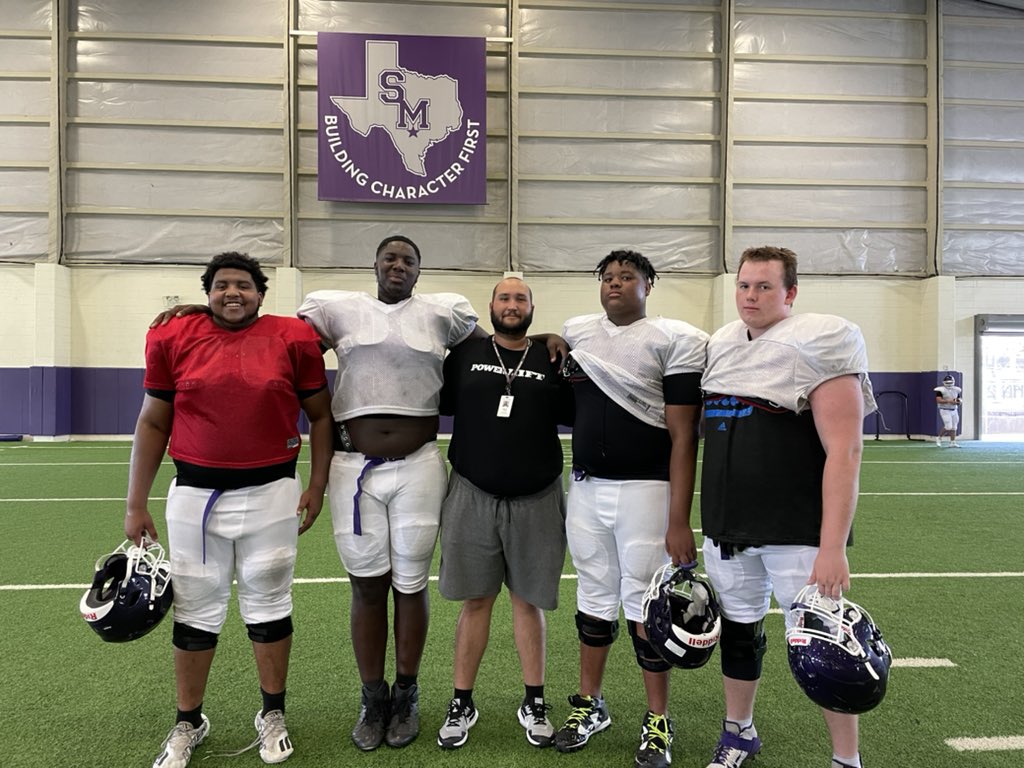 For Reference: Our TE Coach, @Benjaminedward is 6’2 280.

From left to right: 

‘22 OL 6’3 320lbs
‘24 OL 6’8 320lbs
‘24 OL 6’6 305lbs
‘22 OL 6’4 290lbs

#RattlerUp