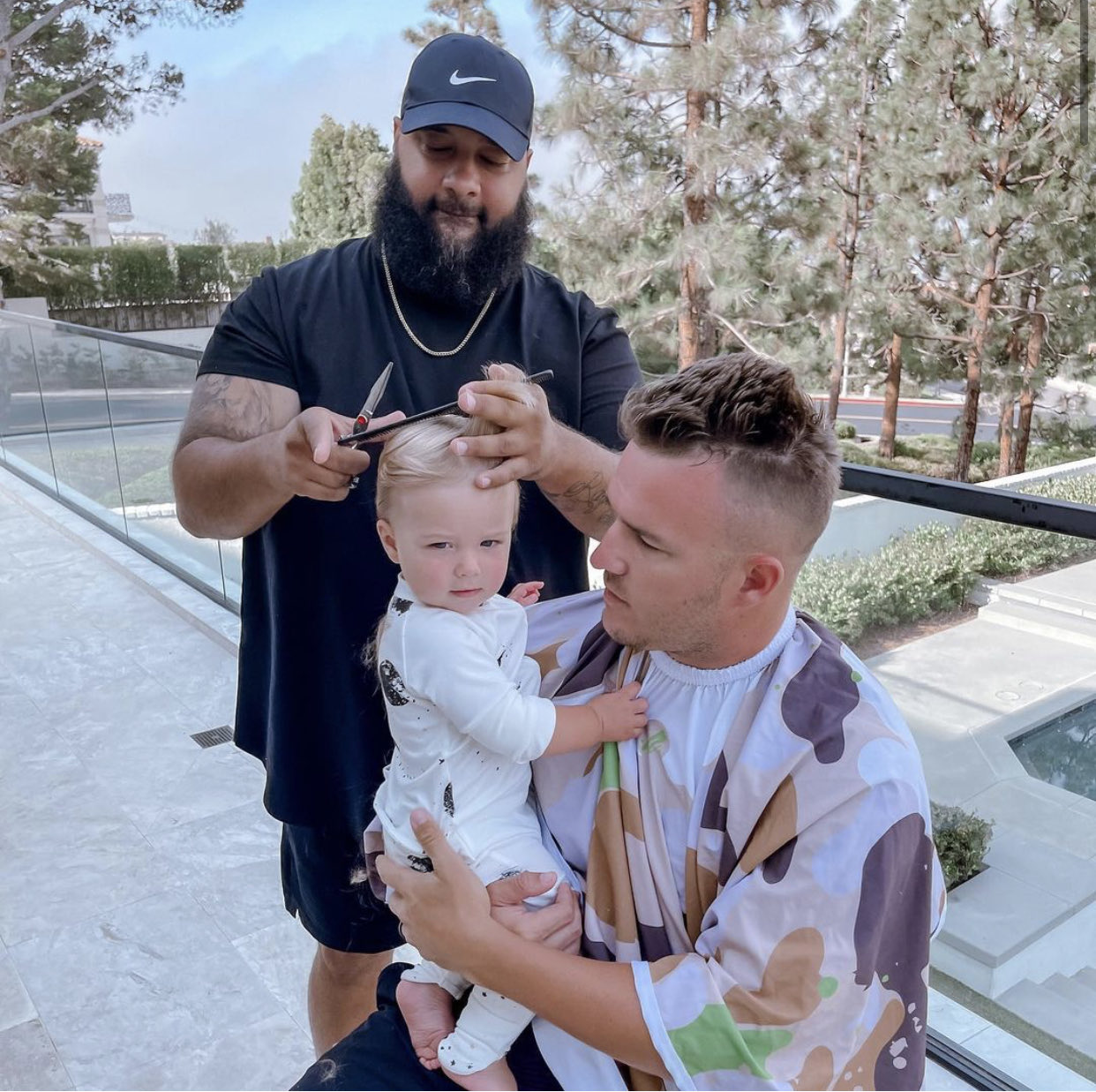 Baseball Bros on X: Mike Trout's son got his first haircut ❤️ (via  razorsedgebarbers/IG)  / X