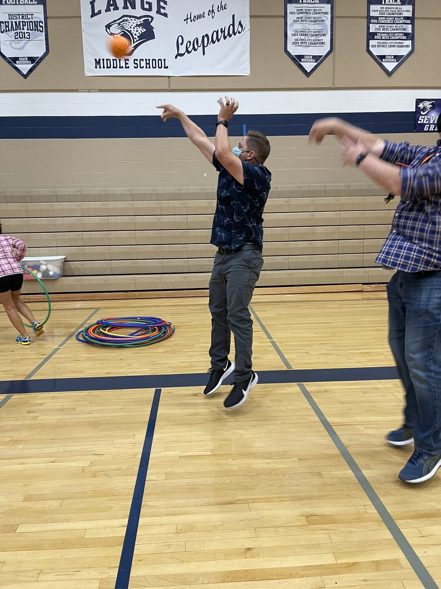 A_MinearAHL's tweet photo. Castle ball for the win! Our #LMSFAM is off to a great start. This is going to be the best year yet. #LMSbest #CPSbest https://t.co/5TRfpBLAMa