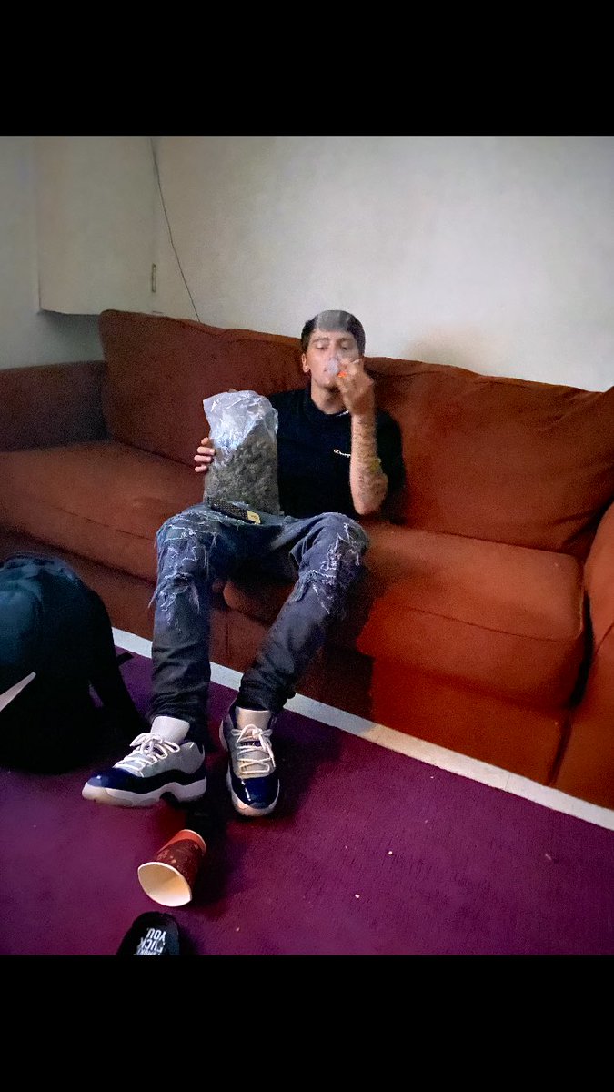 astro_zvch's tweet photo. Smokin out da pound tryna burn these tears away🤧😶‍🌫️🗣 https://t.co/YgToIp2aHH