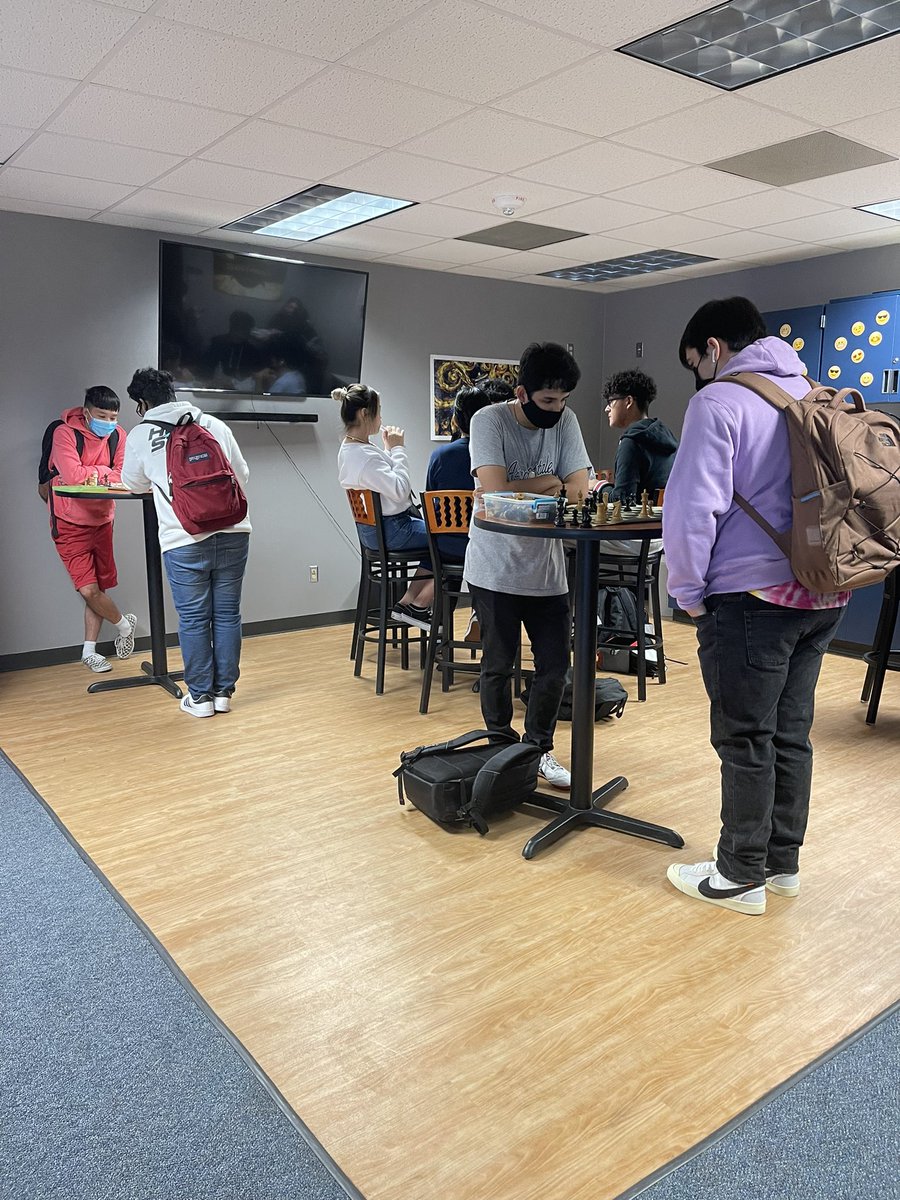 KerrLibrary's tweet image. Lunch library is in full swing. @Alief_Libraries @AliefKerr