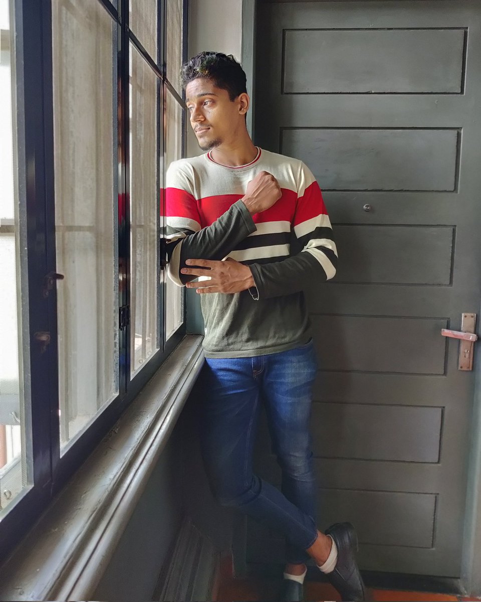 VaibhavMW's tweet photo. 🎬 "Coz Social Media Is For Posting."
.
.
.
Something Wrong Here? 😂🤣😉
.
.
.
#classic #adshoot
#mostdesirableman #malebeauty #photoeveryday #toprated #Tops #classymen #jeans #casualstyle #casualwear #modelphotos #me #handsome #killerlook #actor #celebrity #shootout #poser https://t.co/A42Iy1w92T