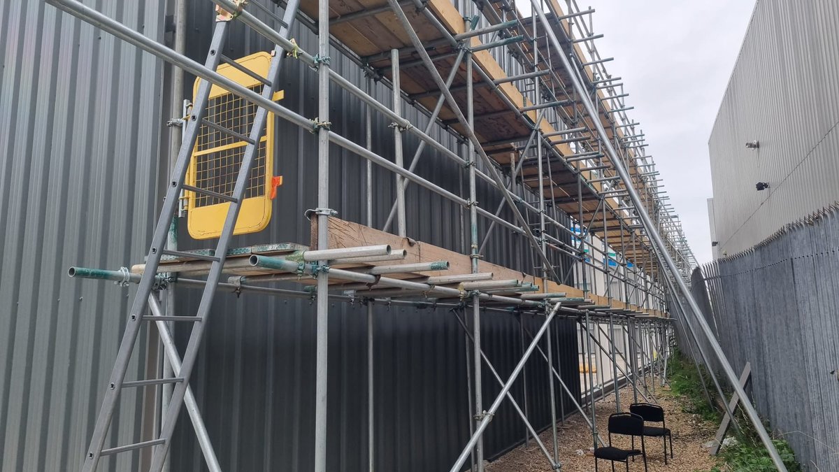 FirstFixGroup's tweet photo. #barking #essex 
#hotrolledbuilding #firepaint now on &amp; #sheeting complete and #roof has begun. https://t.co/h0OuxG4FIR