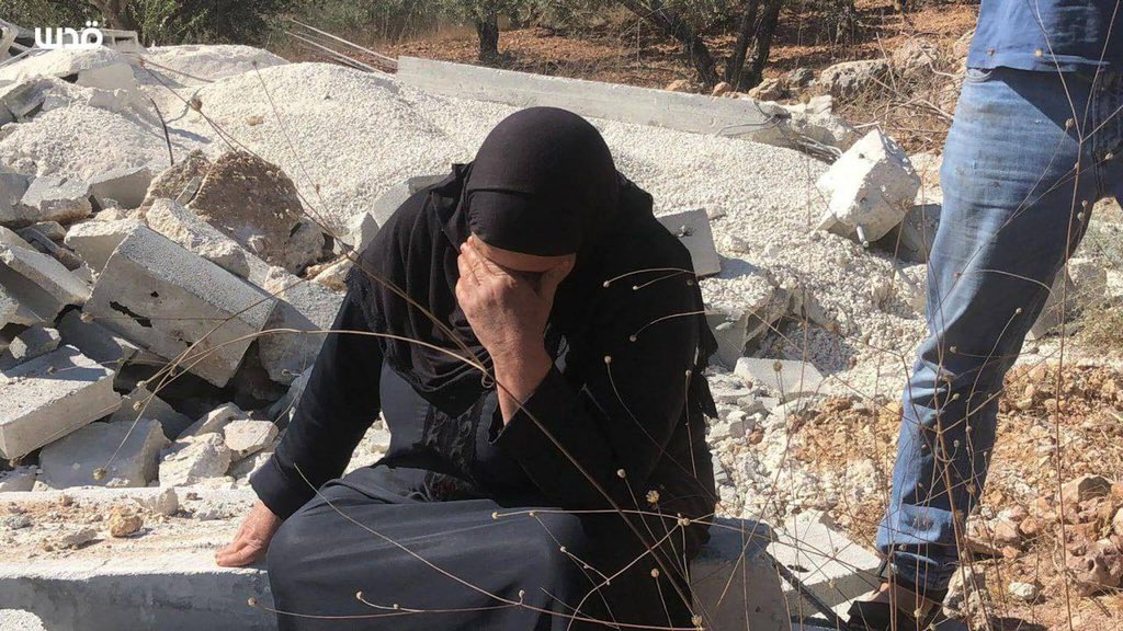 الحاجة أم سائد النجار من بلدة يتما جنوب #نابلس #فلسطين تتفقد آثار منزلها الذي جيش الاحتلال صباح اليوم.