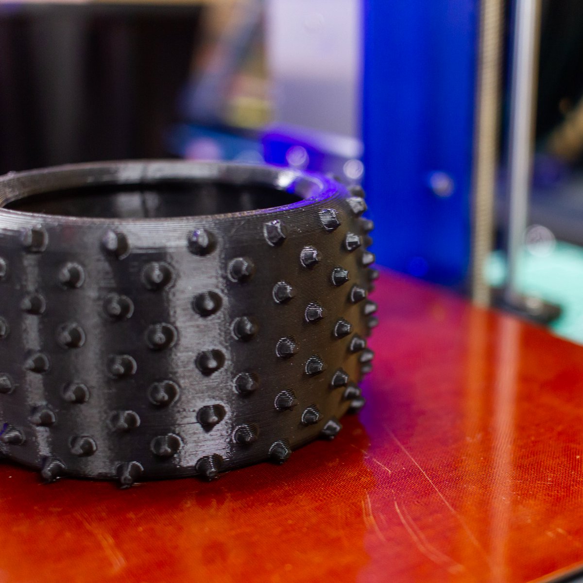 The Pulse XE #3Dprinter is a 24V powerhouse machine equipped with upgrades like a LayerLock heated print bed, a Bondtech Extruder, and an E3D V6 hotend. It can also extrude any advanced filament with accurate results. Check out Pulse 3D printers here:
matterhackers.com/r/RmUaNO