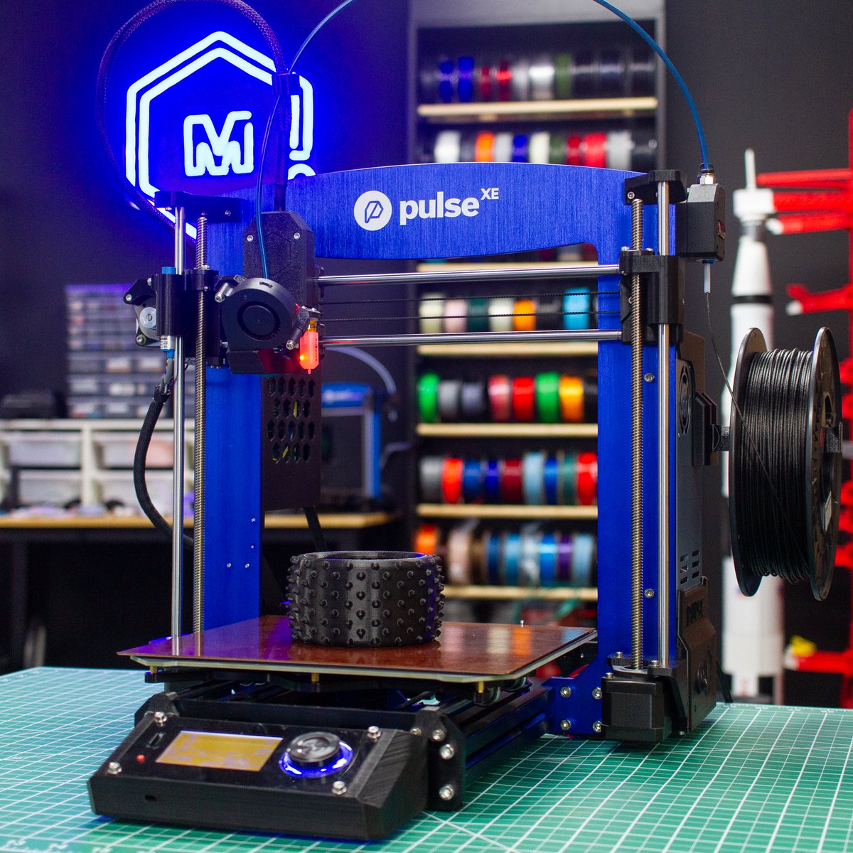 MatterHackers's tweet photo. The Pulse XE #3Dprinter is a 24V powerhouse machine equipped with upgrades like a LayerLock heated print bed, a Bondtech Extruder, and an E3D V6 hotend. It can also extrude any advanced filament with accurate results. Check out Pulse 3D printers here:
https://t.co/iRurUYLf3G https://t.co/K0zVOG5Ee5