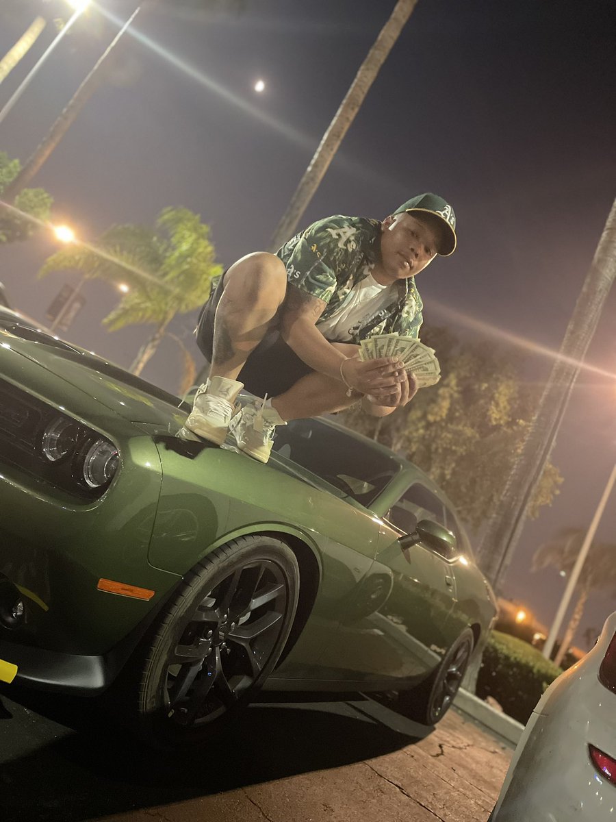 FaatThe4th's tweet photo. They said I’m moving Lowkey like seddy again but it’s no Hendrix in my blood. 🩸 
•
•
•
•
#LONGLIVETHEGREATS 💚
#REALFATBOYS🔋
#ABFPNF🏕 https://t.co/BRwepJids2