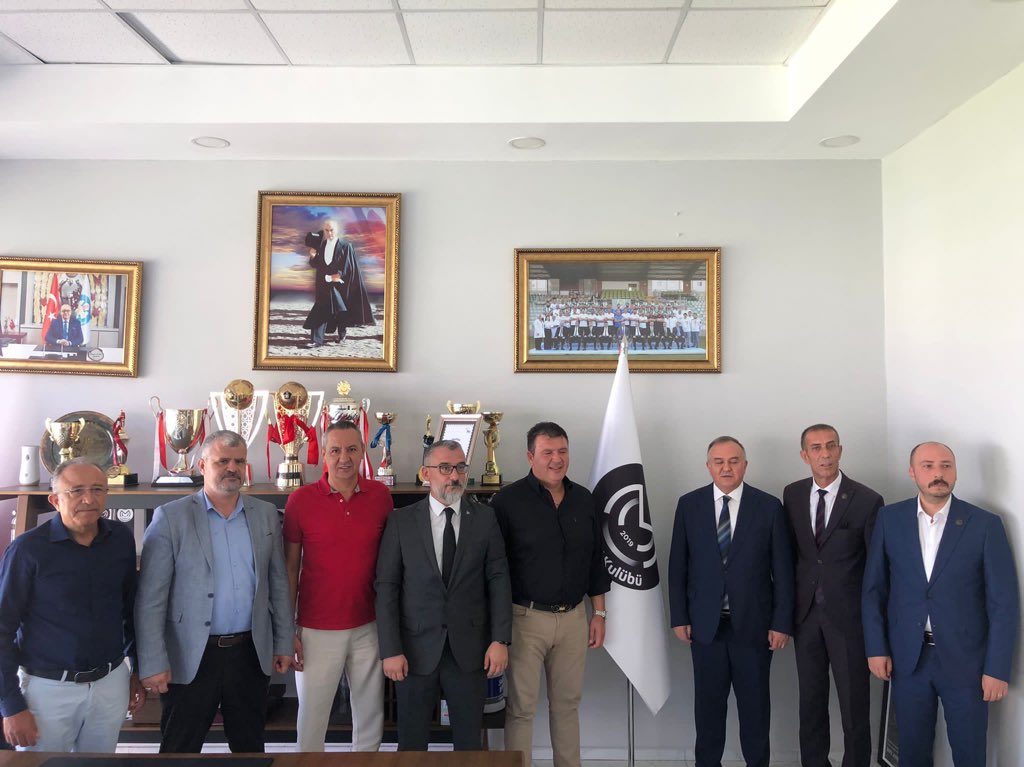 Grup Başkan Vekilimiz Manisa Milletvekilimiz Erkan Akçay, MYK Üyemiz Mehmet Ödevli, Şehzadeler İlçe Başkanımız Şener Özten ve Yunusemre İlçe Başkanımız Buğra Çelikkanat ile birlikte Manisa FK Başkanımız Mevlüt Aktan’ ı ziyaret ettik.