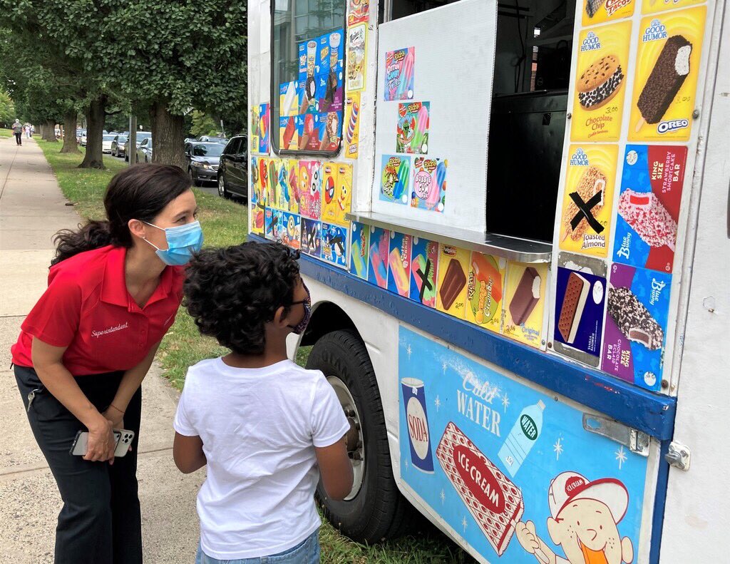 HartfordSuper's tweet photo. HPS Family &amp; Community Partnerships presented our Back to School Giveaway event today at five schools. Our team offered free backpacks, school supplies, ice cream and access to vaccines for families. We are excited to see our students in-person on the first day of school, Aug 30. https://t.co/QQJK8WTMqz