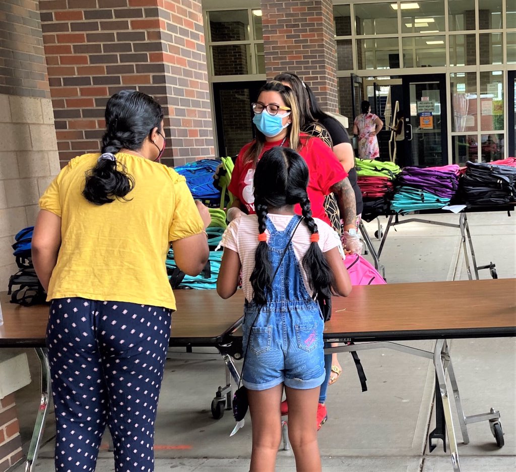 HartfordSuper's tweet photo. HPS Family &amp; Community Partnerships presented our Back to School Giveaway event today at five schools. Our team offered free backpacks, school supplies, ice cream and access to vaccines for families. We are excited to see our students in-person on the first day of school, Aug 30. https://t.co/QQJK8WTMqz
