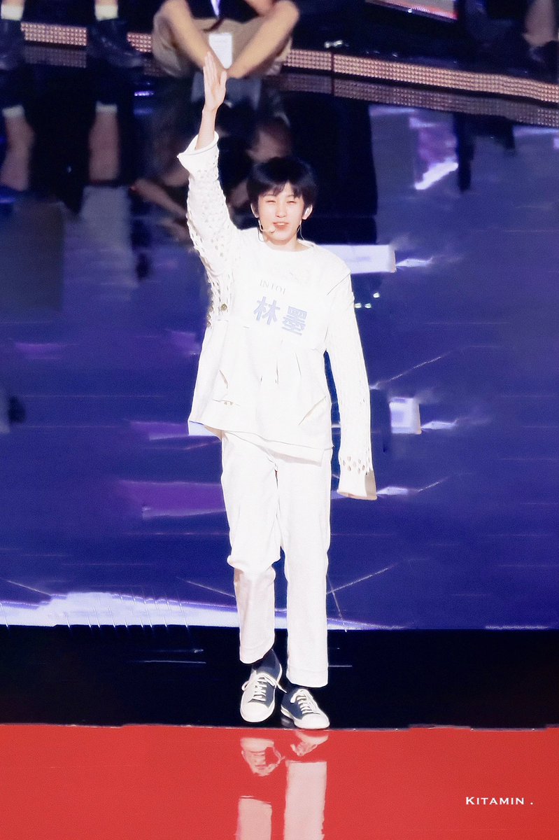 Kitamin0106's tweet photo. 𝐖𝐡𝐲 𝐬𝐨 𝐜𝐮𝐭𝐞 😖🙋

#林墨 #LinMo https://t.co/FVv4WpISeN