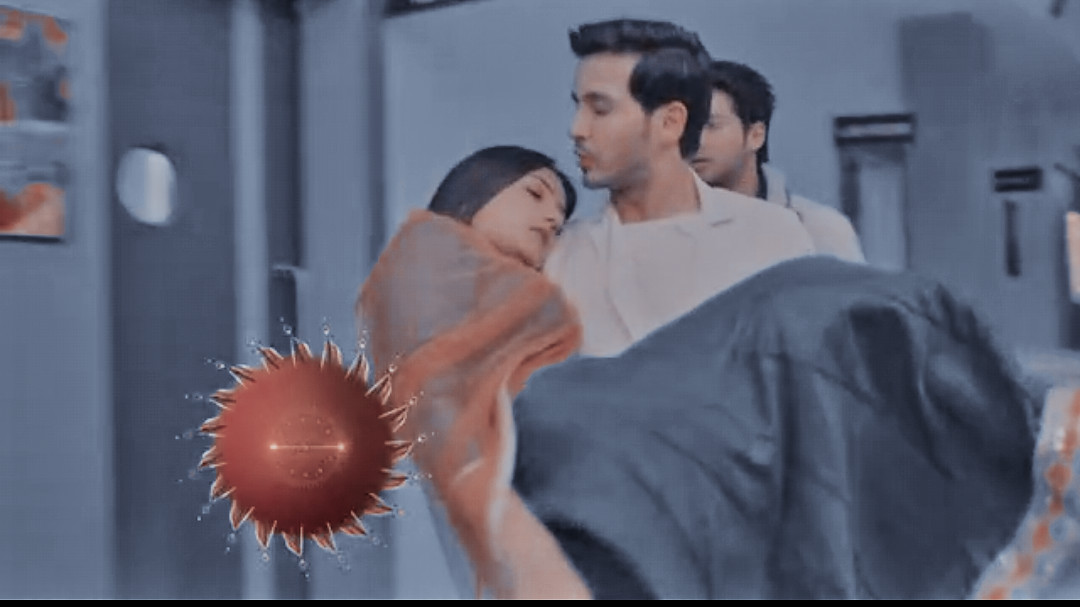 inaworldbeyond's tweet photo. My heart right here 😭

The way he gets panicked whenever he sees her hurt. No matter what,he always finds her, runs to her , soulmates ♡

 #IshkParZorNahi #Ishqaan https://t.co/XuiXpoAlsn