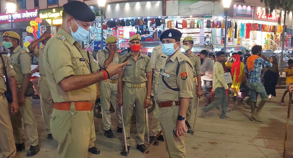 _vivekpandey's tweet photo. #वाराणसी : पुलिस आयुक्त @SatishBharadwaj के आदेशानुसार वाराणसी क्षेत्र में सघन चेकिंग व पैट्रोलिंग की गई। @ACPDashasmegVNS @Addldcphqvns @varanasipolice @PraveensinghPPS @ACPBhelupurVNS @ACPCanttVNS https://t.co/SPtZPWpQDa