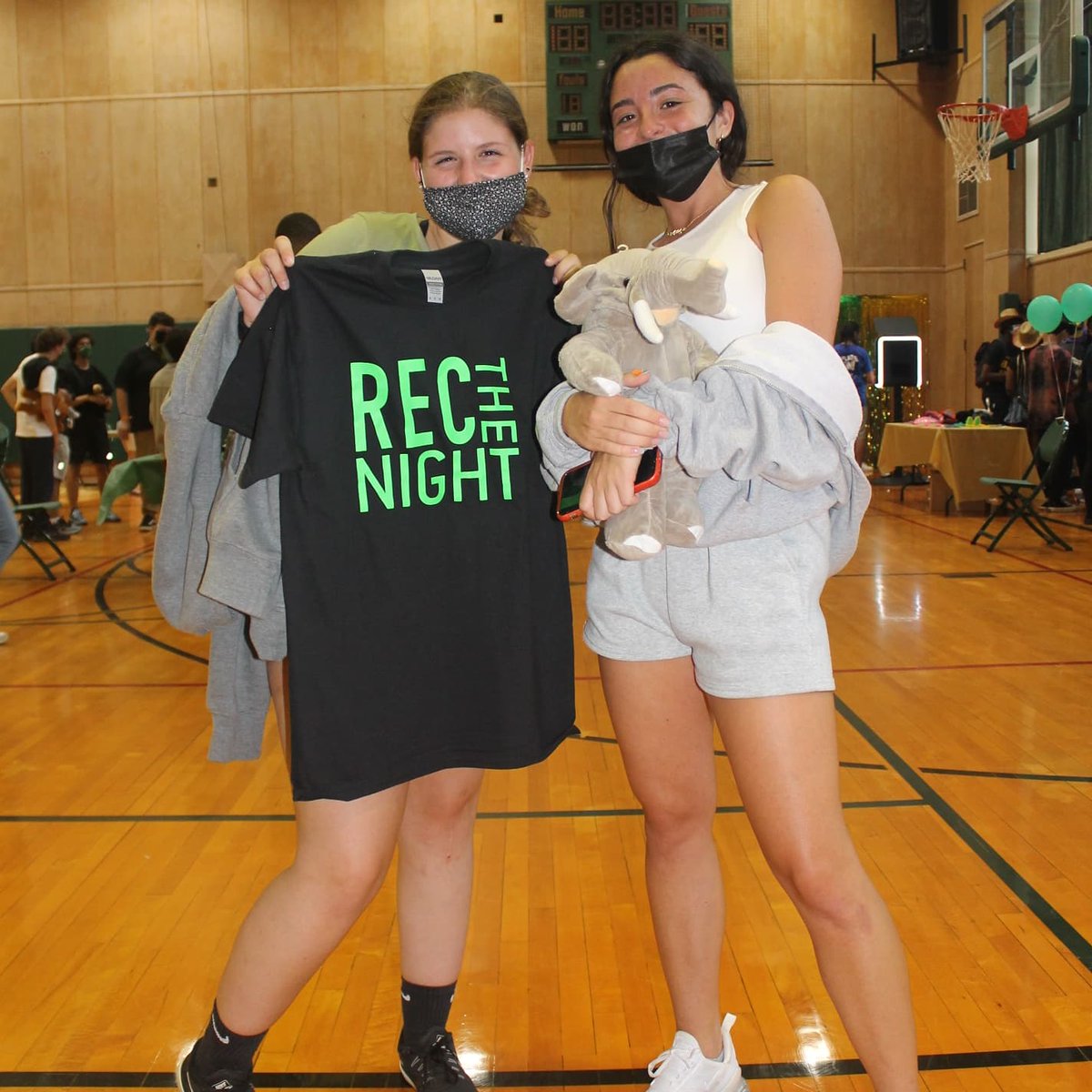 oswegocampusrec's tweet photo. Thanks for coming to #Recthenight. Great way to kick off the semester Class of 2025!
Be sure to sign up for our programs like color oswego and intramural sports! https://t.co/Bj18zCSUEm
