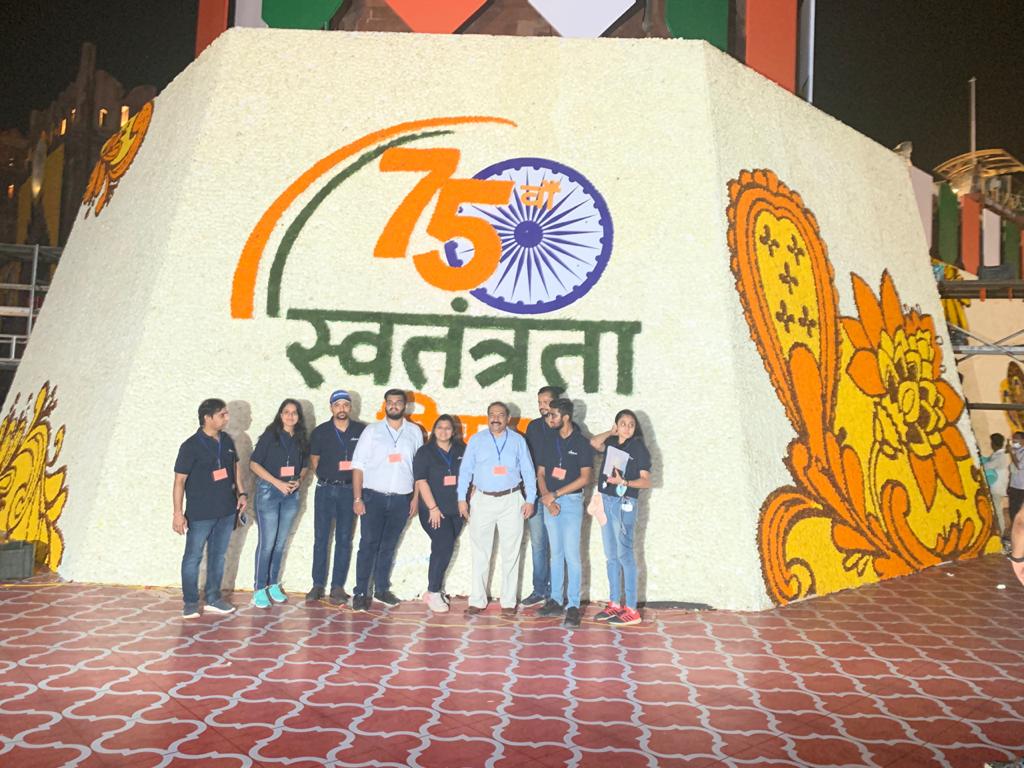 Proud to celebrate India's 75th I-Day working with Ministry of Defence Ceremonies team @ Red Fort where @PMOIndia shared his dream 4 New India. See pics with Wizcraft MIME students & Showcraft's Mouhita and Lalit Gattani who worked alongside doing incredible work @WizcraftIndia