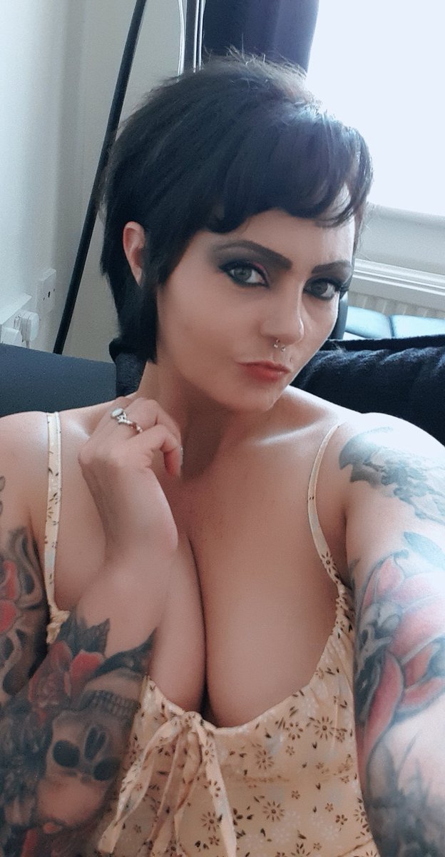 CandyGirl1872's tweet photo. Let's have some fun together, im always up for chatting. I have squirting content, buttplugs.. solo. And B/G  you won't regret it!!! Links below for of. And admireme. https://t.co/Yqx6YkmbKP