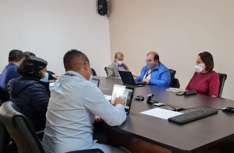 saludazuay_'s tweet photo. #Cuenca | Fausto Idrovo, coordinador Zonal 6, junto a Marco Tapi, director de Seguimiento y Evaluación del Servicio, su equipo técnico y representantes de la Zona 7 mantiene reunión de trabajo, a fin de coordinar acciones para fortalecer el sistema de salud. https://t.co/7ijv1V3V9D