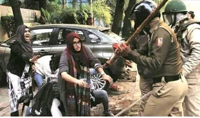 drmerajhusain's tweet photo. इन्हें सिर्फ़ तालिबान के द्वारा महिलाओं पर होने वाले अत्याचार की फ़िक्र है शायद? https://t.co/jpLPDJ34AZ
