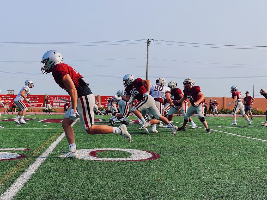 HamlineFootball's tweet photo. Back in pads. #ATS https://t.co/6DcIfKGL2o