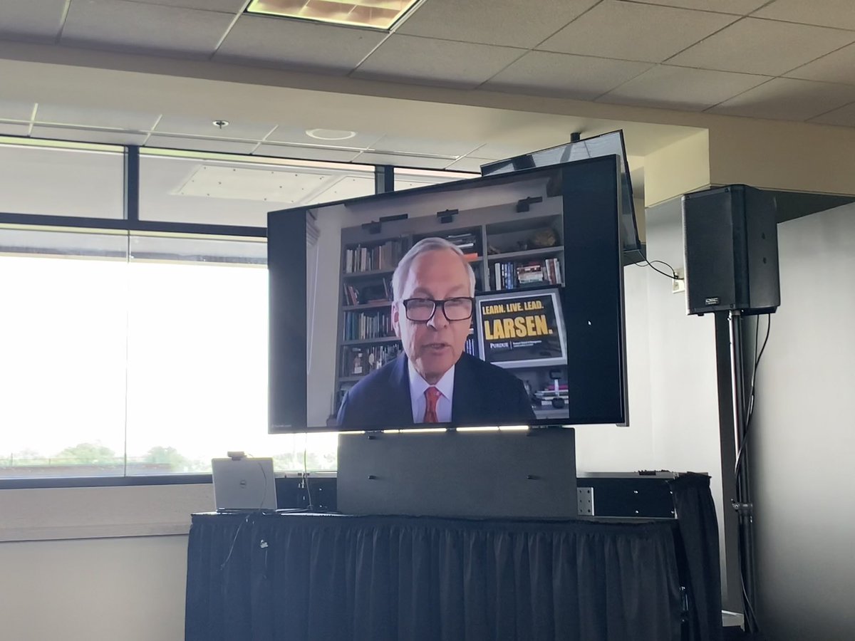 Marshall Larsen gave some piece of advice to the freshmen class to continue to want to learn #LarsenLaunch21 #larsenleadersacademy #purdue #krannertschoolofmanagement #krannert #Larsen #LLA #boilermakers