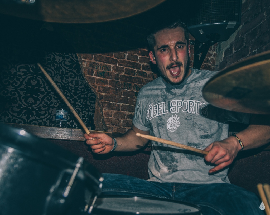 JohnnyRandale's tweet photo. GO DONATE AND PRE-SAVE! NEW RELEASE THIS FRIDAY!
LINK IN BIO! 🙏

.

.

.

#poppunk #newrelease #whydontyousee #friday #newmusicfriday #sum41 #live #punkrock #berlin #donation #adaytoremember #fouryearstrong https://t.co/4LCj4BwtvM
