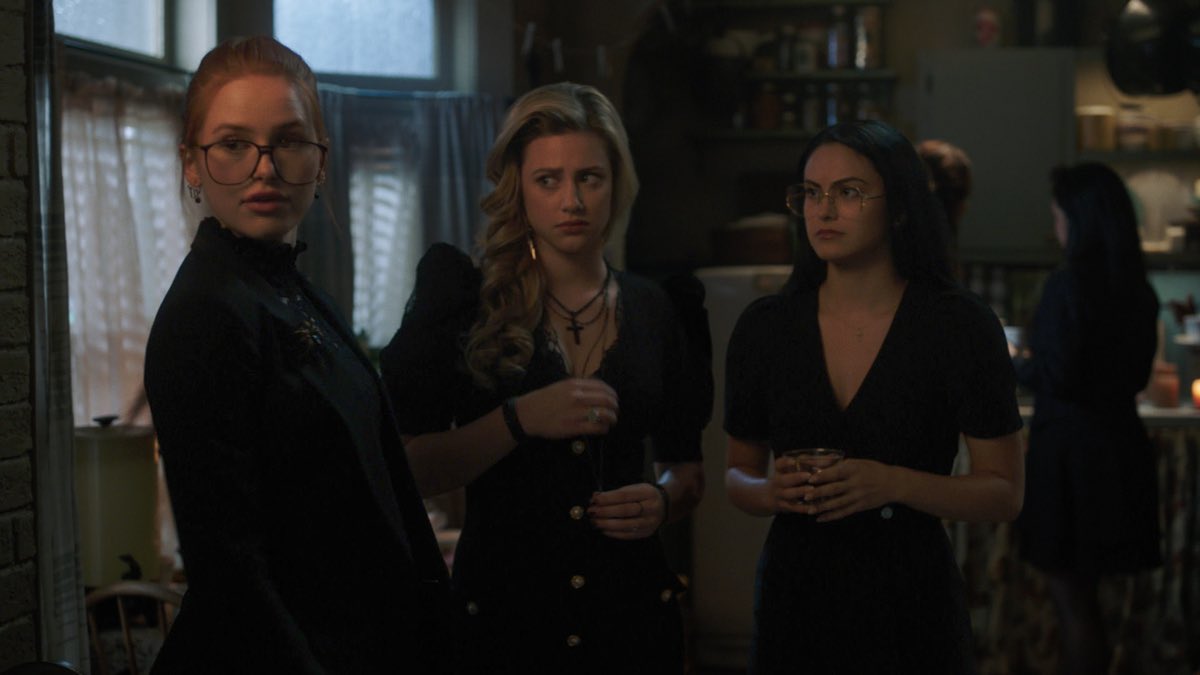 CWRiverdaleNews's tweet photo. Don’t miss a brand new #Riverdale TOMORROW at 8/7c! #Chapter88 https://t.co/IZS7v8fr3m