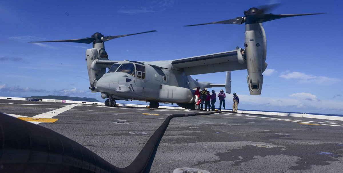 #BlueGreenTeam gets the job done 🛫 ⚓️

Sailors assigned to #USSJohnPMurtha (LPD 26) conducted flight ops with an MV-22 Osprey attached to Marine Medium Tiltrotor Squadron (VMM) 268 in the Pacific ocean, Aug. 13, 2021. #NavyReadiness 

📸: MC2 Curtis D. Spencer