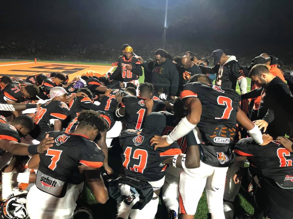 damann44's tweet image. Was at the hospital this morning with Ashawn and he is a fighter he is showing progress and I can even share I was there to see him open his eyes for a bit. So please continue with the prayers cause it’s helping. 🙏🏿