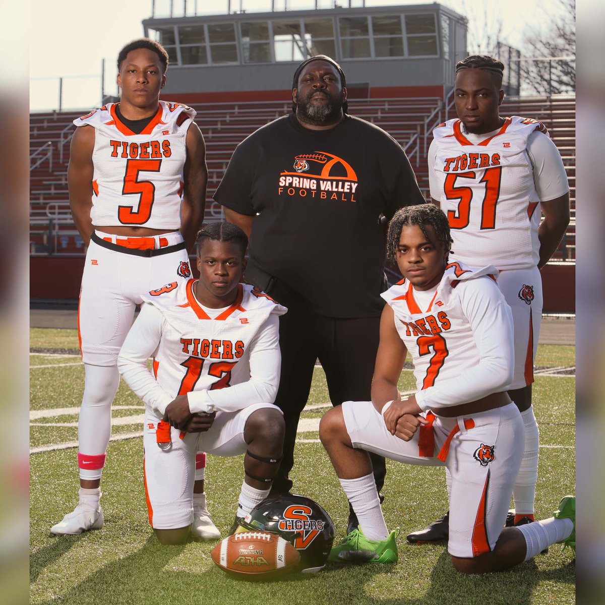 damann44's tweet image. Was at the hospital this morning with Ashawn and he is a fighter he is showing progress and I can even share I was there to see him open his eyes for a bit. So please continue with the prayers cause it’s helping. 🙏🏿