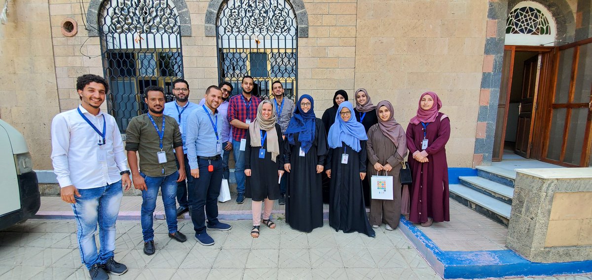 yldfyemen's tweet photo. سعدنا للغاية بمشاركة الشغف وتبادل الخبرات مع فريق الإعلام والمناصرة في @SMEPSYEMEN
تغرس #SMEPS الأمل في حقول ومنازل المزارعين، تربيه في حضائر مواشيهم، وتنثره بين أسراب النحل وعلى إمتداد شواطئ #اليمن
واليوم كنا مع جزء من الفريق الذي يبث الأمل للجميع في صفحات التواصل الاجتماعي🤳 https://t.co/ZZ36gRgMbv