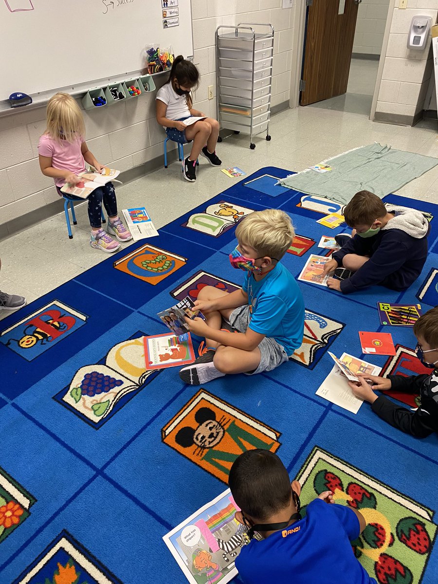 MsMedleyKY's tweet photo. Today we worked on finding spaces in the room where we can read independently 📖🐘 https://t.co/5ov50GIpJt