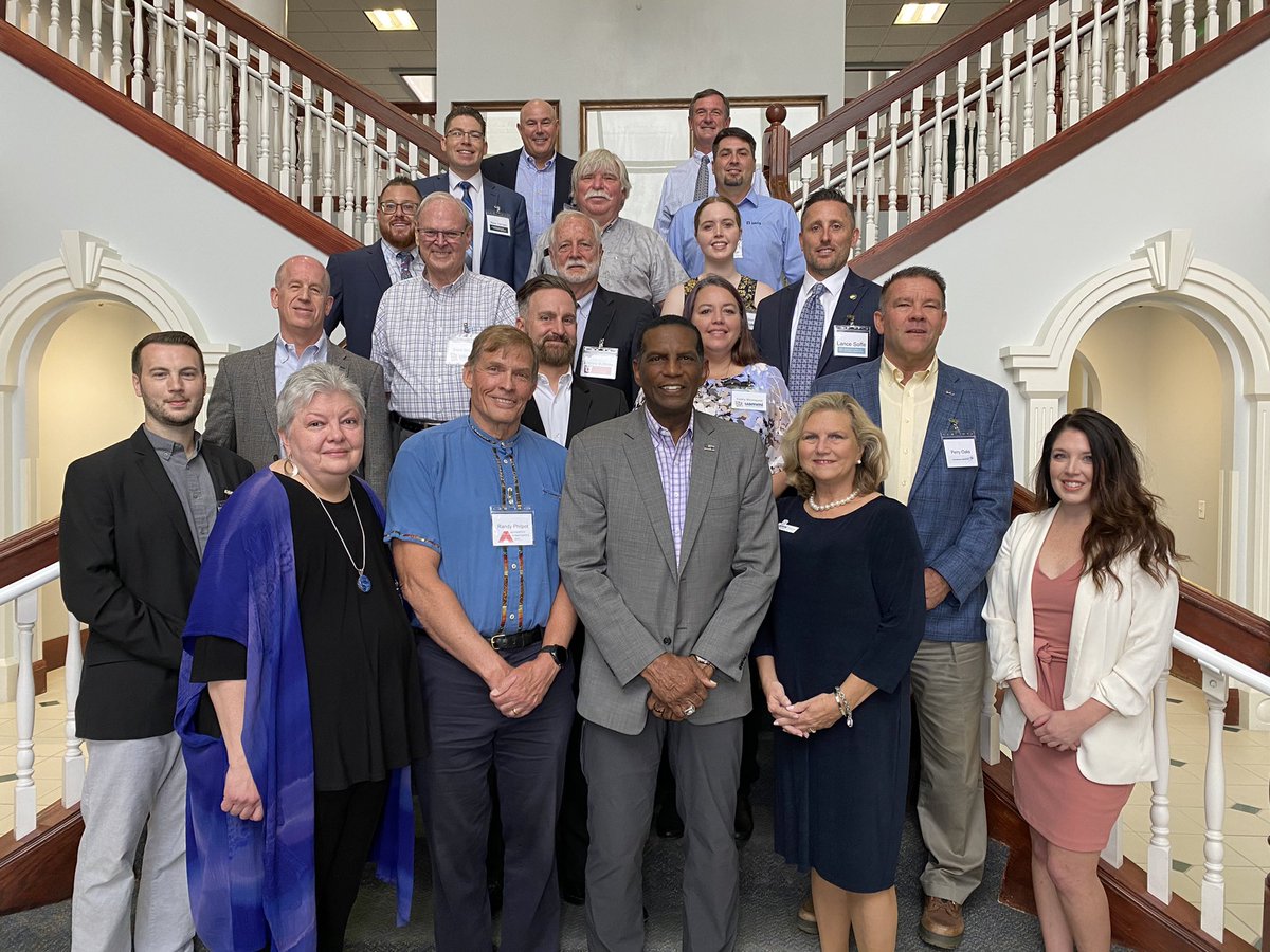 RepBurgessOwens's tweet photo. Thanks to @uammi_utah for bringing together advanced manufacturing leaders from across the state for today’s roundtable. We discussed workforce challenges, supply chain issues & strengthening vocational education to help these dynamic organizations continue long-term growth. https://t.co/sZYiSb7usx