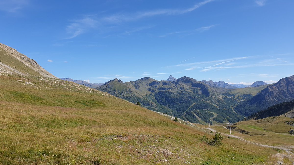 mussini_m's tweet photo. @ParcoMonviso Guardate un po' che meraviglia sua maestà il Re di Pietra, visto da quota 2500mt nel comprensorio di Monginevro 😍😎 https://t.co/DKPnkXNSI6