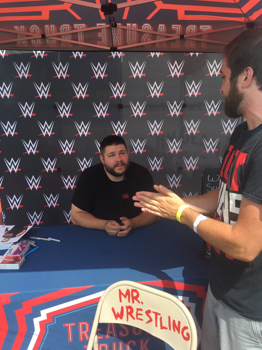 MeanStreakMatt's tweet photo. 3 years ago @FightOwensFight signed this battle worn Mr. Wrestling chair I designed! #fightowensfight #ko #mrwrestling #ole #wwe #thanks https://t.co/2Xe0oq3xTN