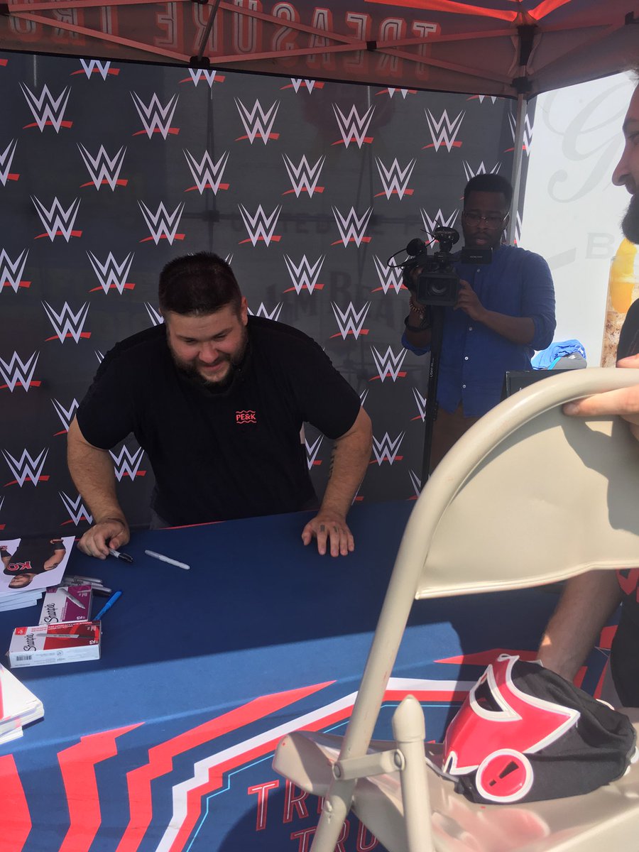 MeanStreakMatt's tweet photo. 3 years ago @FightOwensFight signed this battle worn Mr. Wrestling chair I designed! #fightowensfight #ko #mrwrestling #ole #wwe #thanks https://t.co/2Xe0oq3xTN