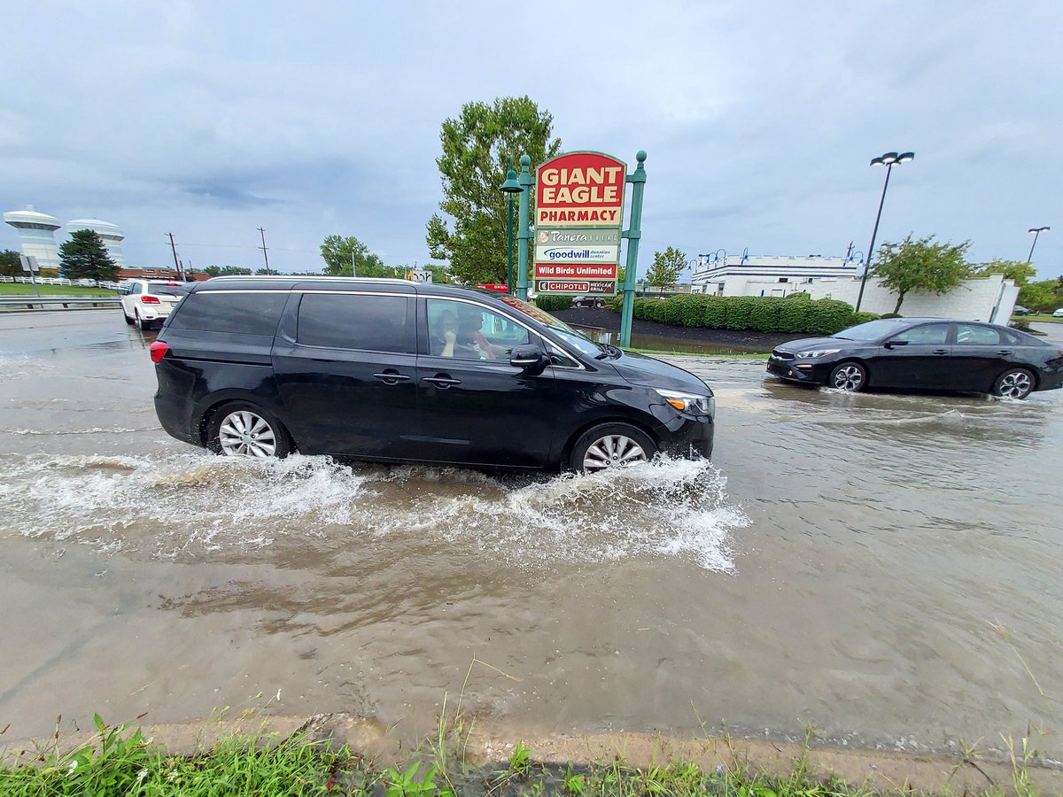 jj_jonjackson's tweet photo. Today's downpours have flooded roadways like Rosehill Rd. in Reynoldsburg. If traveling in this direction please take caution and find another route. #nbc4i https://t.co/4Jf1Q9jR8K