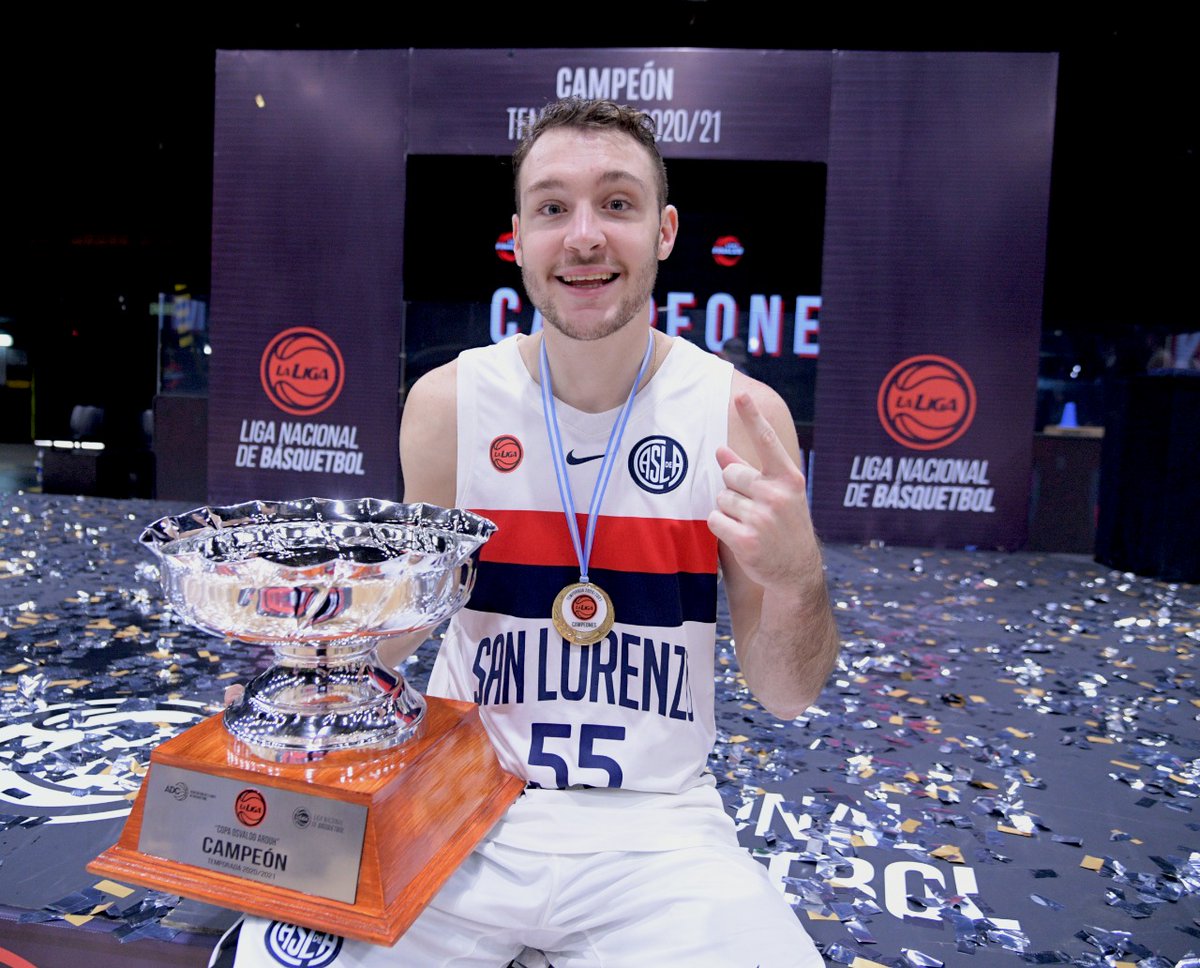 ilmedios's tweet photo. Renovó un campeón🏆!!

@JoseDefelippo amplió su vínculo con #SanLorenzo y será parte del equipo en la próxima temporada de la liga nacional.

A seguir cosechando triunfos!! https://t.co/Um2myypam6